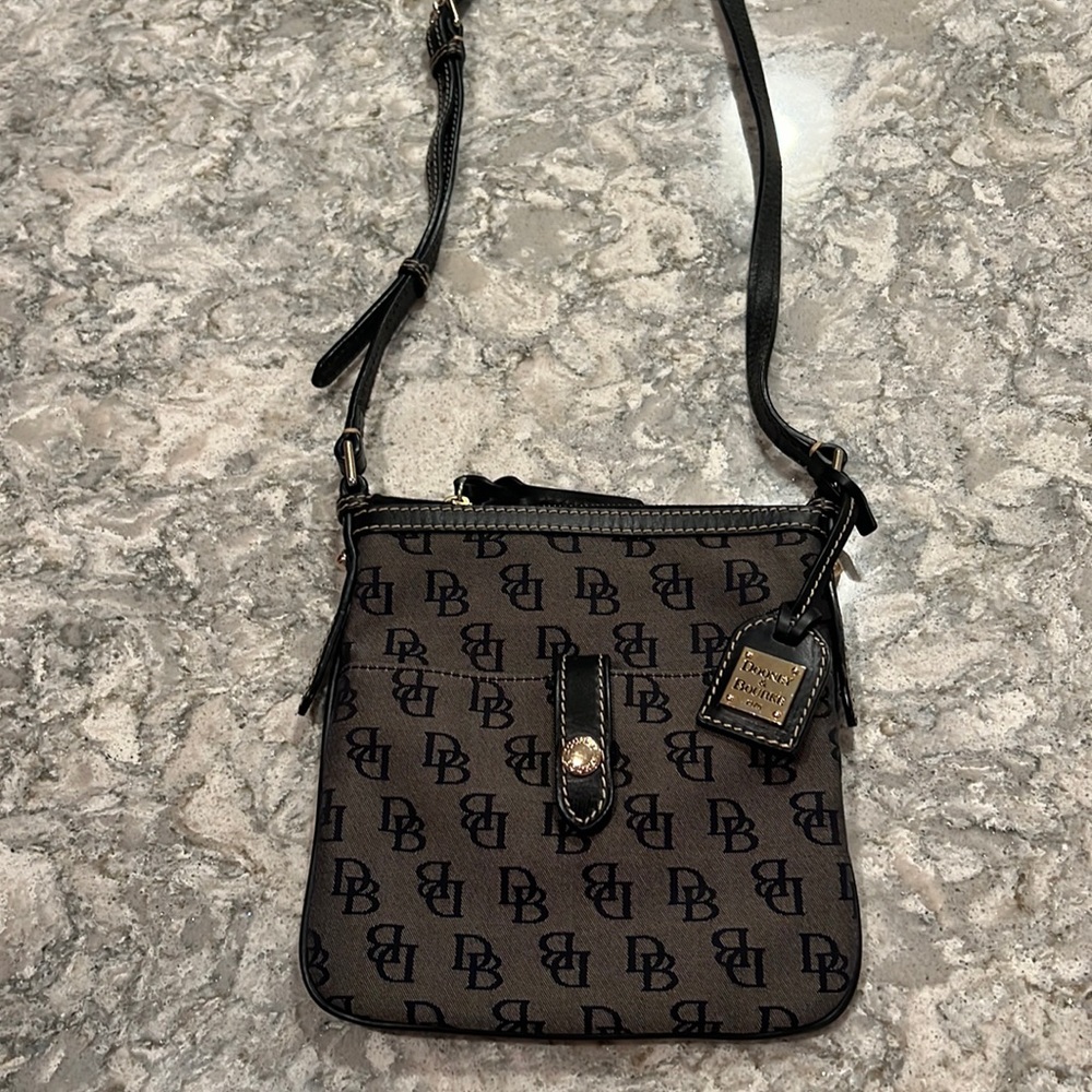 Vintage Dooney & Bourke crossbody